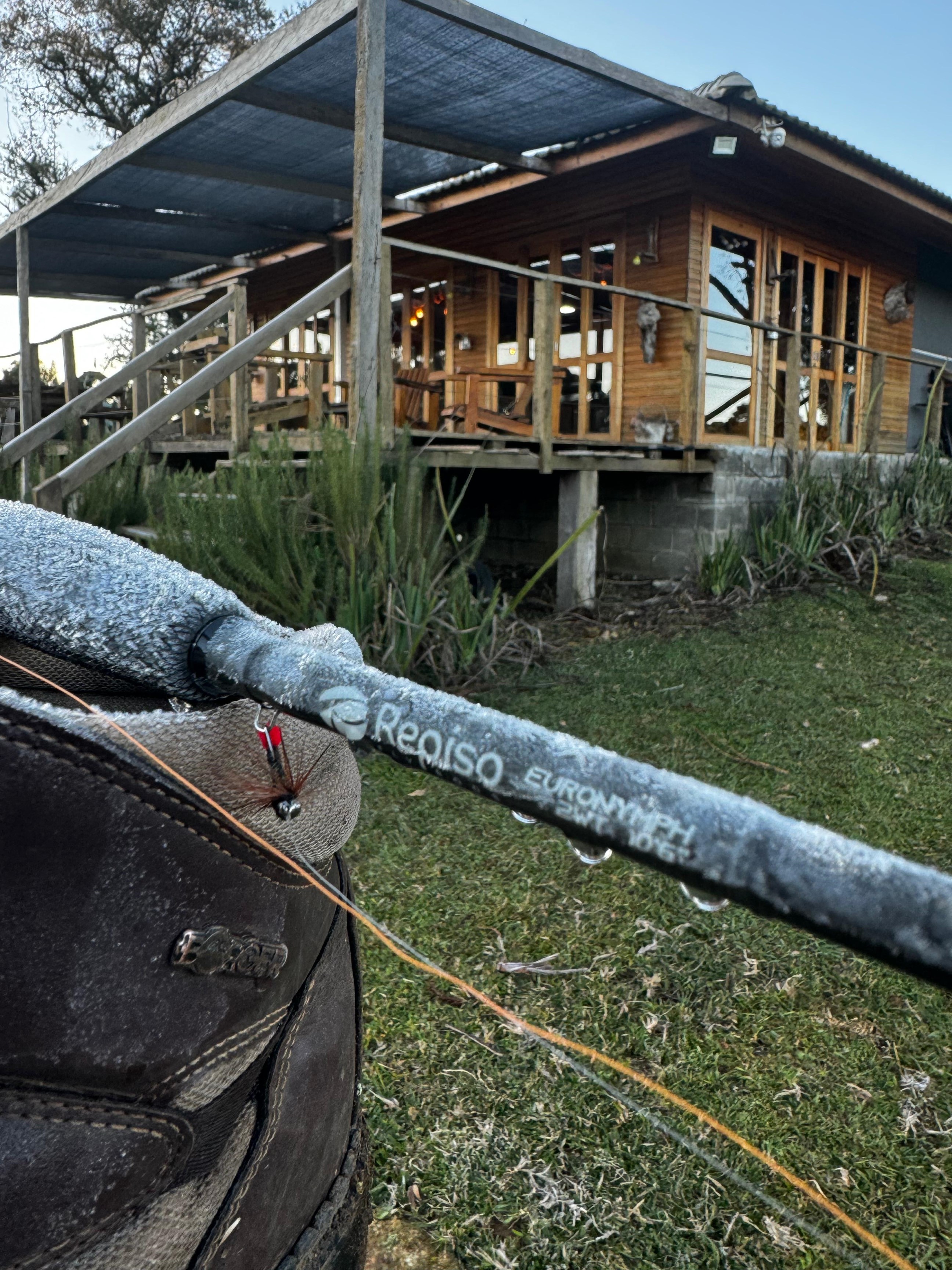 Estrutura externa do Aka Fishing Lodge